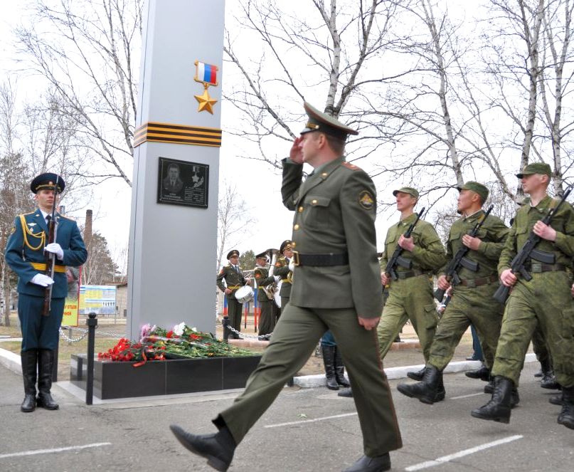 Памятная стела в Белогорске