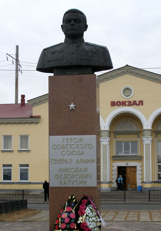 Бюст в Валуйках (1)